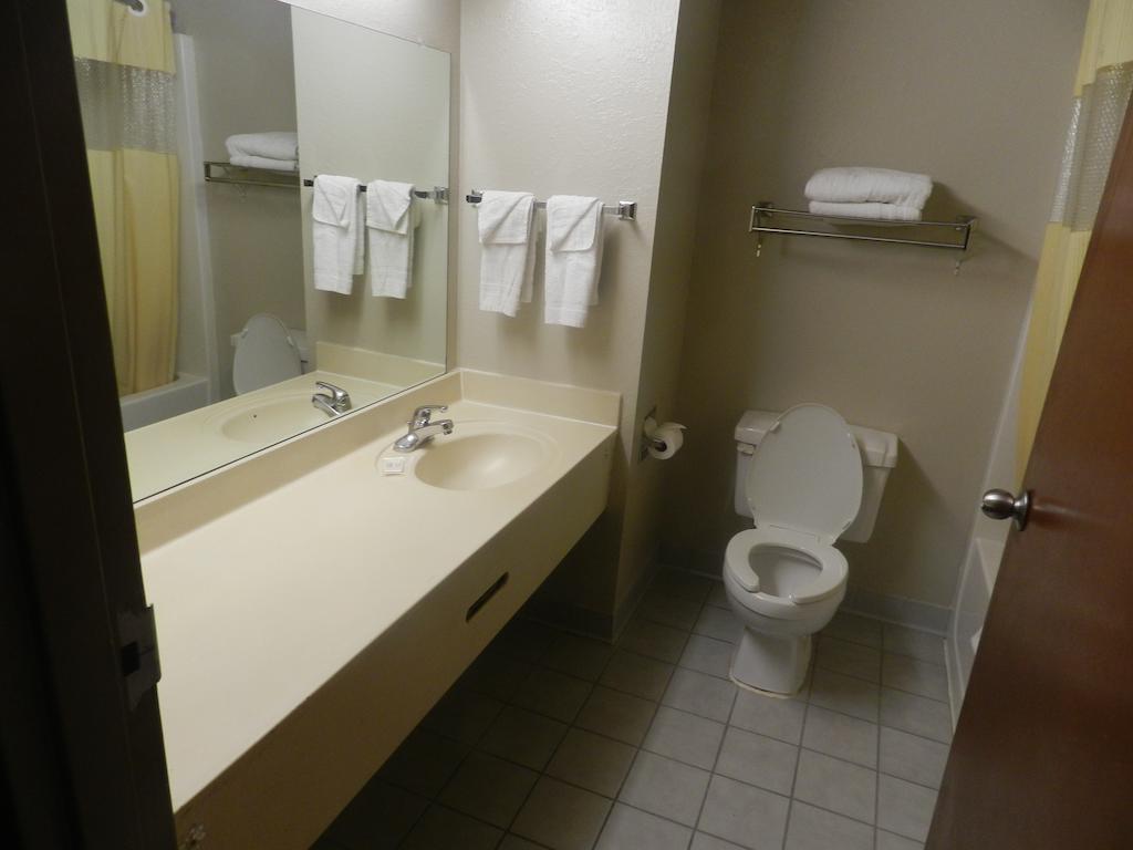 Haven Inn & Suites Дълут Стая снимка